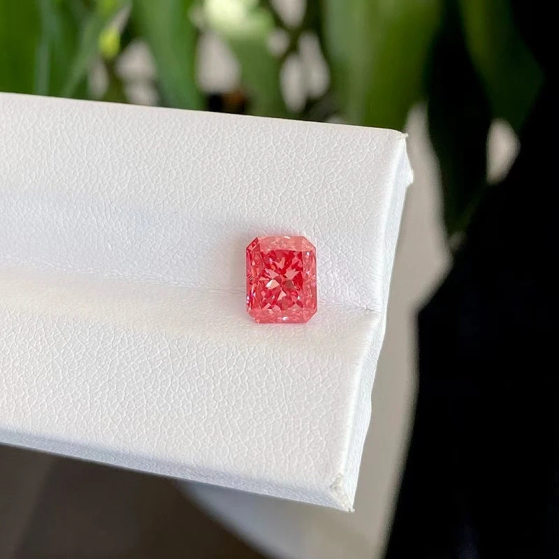 2.10 karatni Fancy Red VS1 CVD Radiant Lab-Grown Diamond