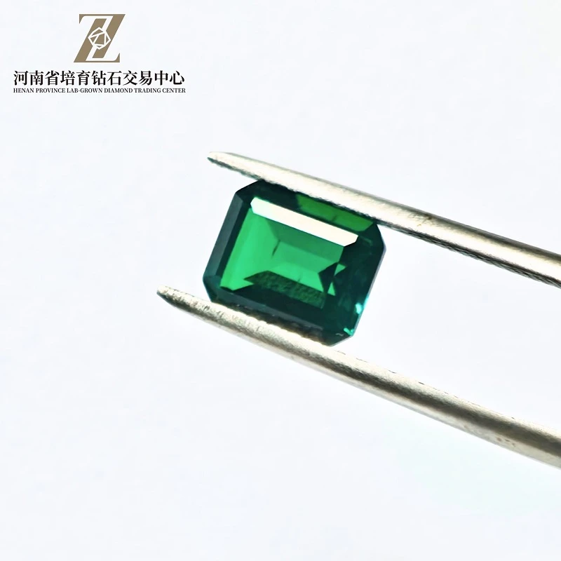 3.643 Carat Lab-Kreirana Kolumbijska-Smaragdna boja (Emerald Cut)